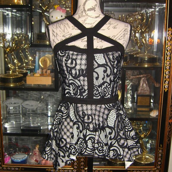 NWT BEBE BLACK LACE OVERLAY HALTER HANDKERCHIEF PEPLUM TOP S - Picture 1 of 6